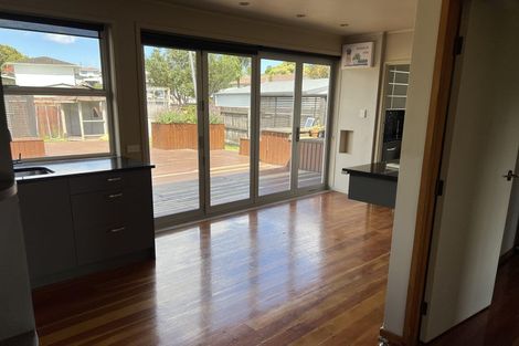 Photo of property in 41 Thornlow Street, Glendene, Auckland, 0602