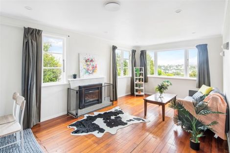 Photo of property in 56 Glanmire Road, Newlands, Wellington, 6037