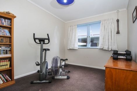 Photo of property in 59 Woodside Road, Massey, Auckland, 0614
