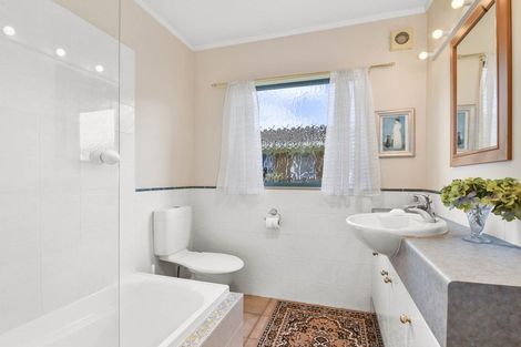 Photo of property in 35 Trotting Terrace, Fairview Heights, Auckland, 0632