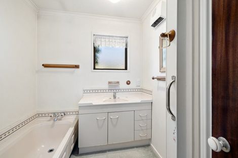 Photo of property in 7 Clivedon Place, Redwood, Christchurch, 8051