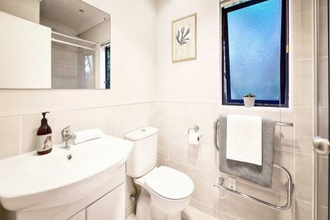 Photo of property in 49a Flaxdale Street, Birkdale, Auckland, 0626