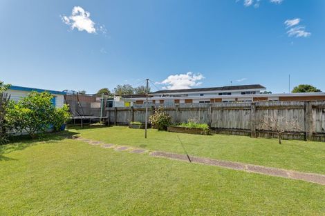 Photo of property in 2/71 Emmett Street, Greerton, Tauranga, 3112