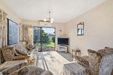 Photo of property in 11 Evanda Crescent, Conifer Grove, Takanini, 2112