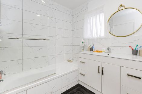 Photo of property in 3 Ilford Crescent, Mangere, Auckland, 2022