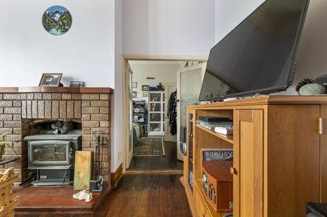 Photo of property in 18 Mills Street, Eltham, 4322