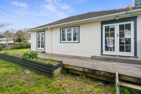 Photo of property in 2 Homedale Road, Wainuiomata, Lower Hutt, 5014