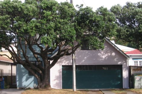 Photo of property in 302 The Parade, Island Bay, Wellington, 6023