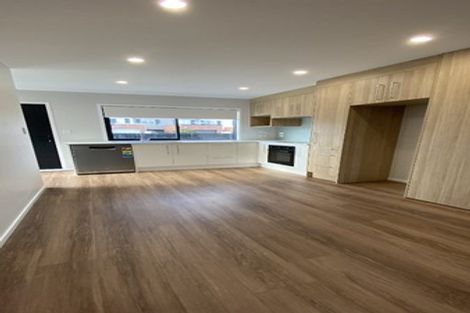 Photo of property in 2 Mikoikoi Crescent, Mangere Bridge, Auckland, 2022