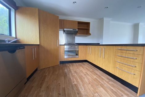 Photo of property in 2 Stella Grove, Newlands, Wellington, 6037