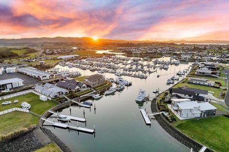 Photo of property in 10 Rauiri Drive, One Tree Point, 0118