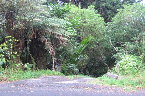 Photo of property in 2 Hollywood Avenue, Titirangi, Auckland, 0604