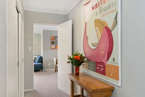 Photo of property in 8 Lingard Grove, Brooklyn, Wellington, 6021