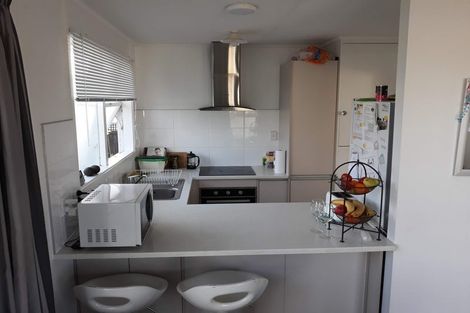 Photo of property in 2/206 Lake Road, Northcote, Auckland, 0627