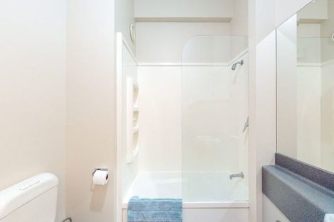 Photo of property in 17 Kent Terrace - Kent Apartments, 3d/16 Kent Terrace, Mount Victoria, Wellington, 6011