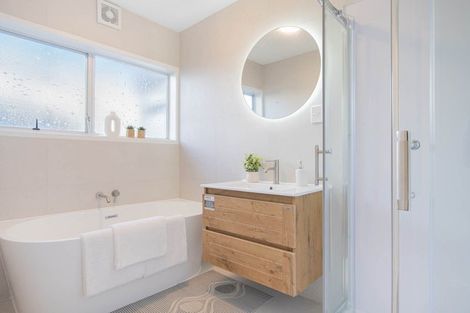 Photo of property in 1/17 Jellicoe Road, Murrays Bay, Auckland, 0630