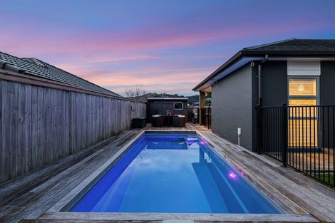 Photo of property in 36 Gilbransen Road, Kumeu, 0810