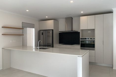 Photo of property in 7 Muriels View Lane, Massey, Auckland, 0614