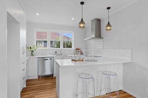 Photo of property in 3 Daphne Street, Kelston, Auckland, 0602