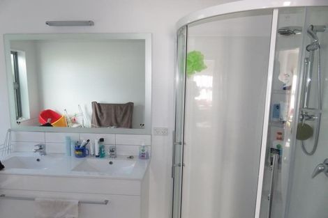 Photo of property in 17 Cresswell Place, Johnsonville, Wellington, 6037