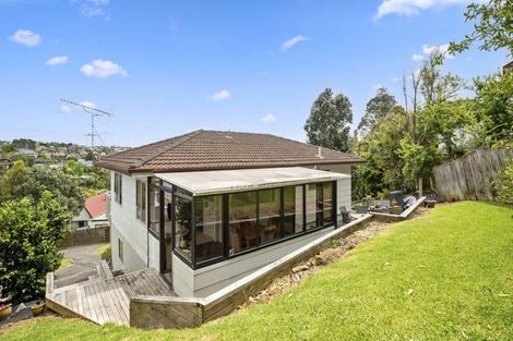 Photo of property in 1/17 Dianthus Place, Browns Bay, Auckland, 0630