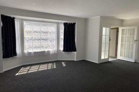 Photo of property in 12 Edwards Avenue, Henderson, Auckland, 0610