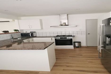 Photo of property in 28 Vandeleur Avenue, Birkdale, Auckland, 0626