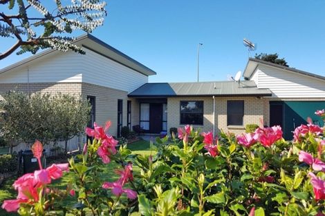 Photo of property in 71 Pyle Road West, One Tree Point, 0118