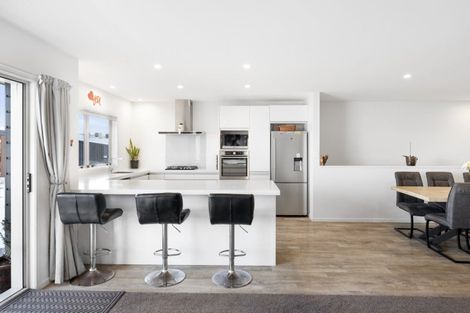 Photo of property in 80c Market Place, Papamoa Beach, Papamoa, 3118