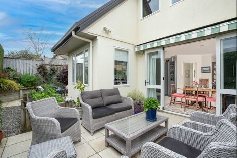 Photo of property in 2/12 Gradwell Place, Two Mile Bay, Taupo, 3330