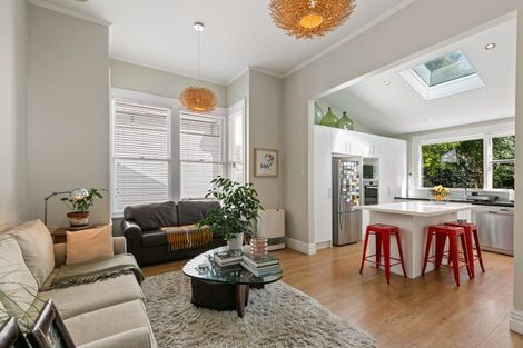 Photo of property in 84 Glenmore Street, Northland, Wellington, 6012