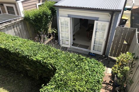 Photo of property in 9 Royal Street, Berhampore, Wellington, 6023