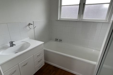 Photo of property in 19 James Street, Glenfield, Auckland, 0629