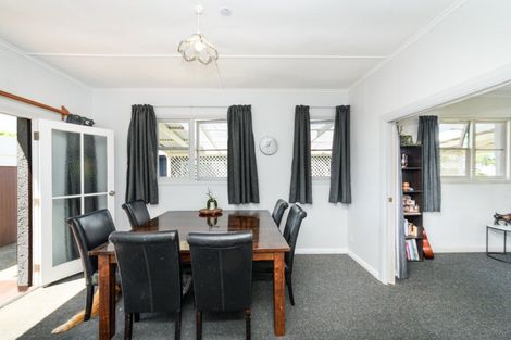 Photo of property in 5 Rangitira Avenue, Palmerston North, 4414