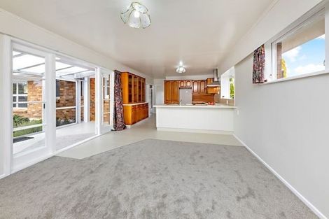 Photo of property in 15 Salas Place, Papakura, 2110