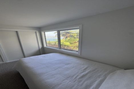 Photo of property in 174 Nevay Road, Karaka Bays, Wellington, 6022