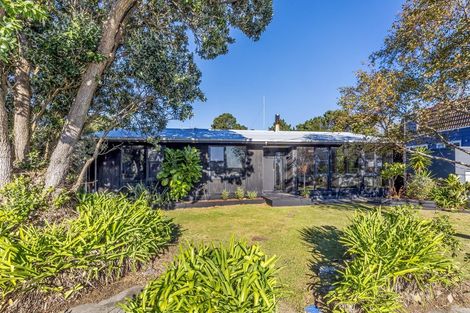 Photo of property in 44 Kahu Road, Paremata, Porirua, 5024