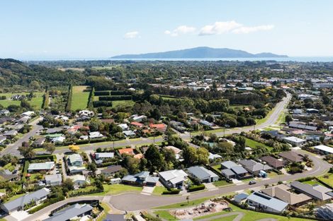 Photo of property in 16 Matuhi Street, Waikanae, 5036
