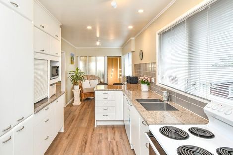 Photo of property in 21 Hatherlow Street, Glenfield, Auckland, 0629