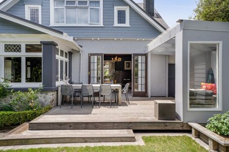 Photo of property in 34 Robe Street, New Plymouth, 4310