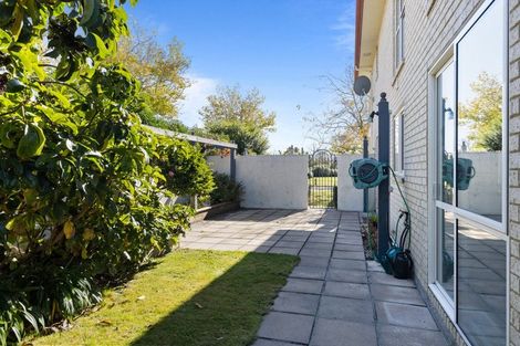 Photo of property in 54 Willowview Drive, Redwood, Christchurch, 8051