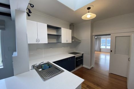 Photo of property in 37 Palliser Road, Roseneath, Wellington, 6011