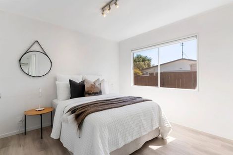 Photo of property in 3 Sispara Place, Beach Haven, Auckland, 0626