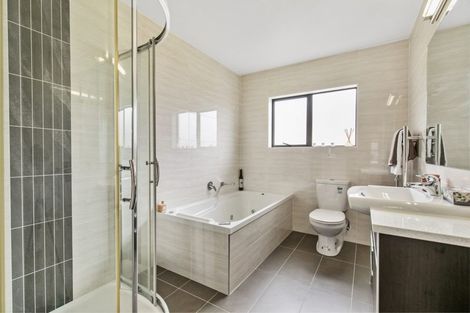 Photo of property in 99 Laurel Oak Drive, Schnapper Rock, Auckland, 0632