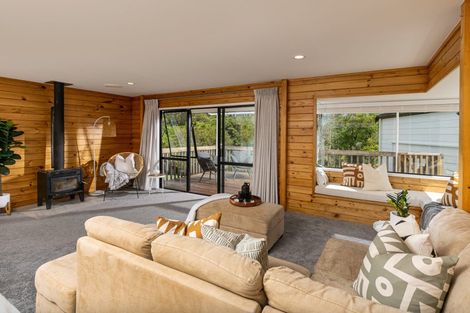 Photo of property in 260a Henderson Valley Road, Henderson, Auckland, 0612