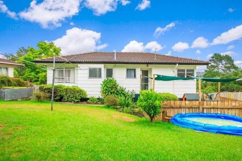 Photo of property in 43 Cedar Heights Avenue, Massey, Auckland, 0614