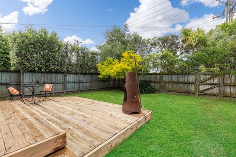 Photo of property in 22 Glengarry Road, Glen Eden, Auckland, 0602