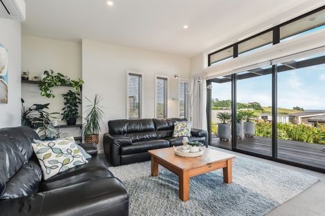 Photo of property in 18 Hill Tops Way, Stoke, Nelson, 7011