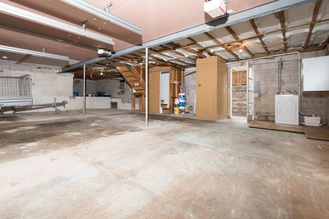 Photo of property in 39 Royal View Road, Te Atatu South, Auckland, 0610