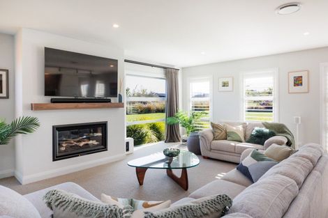Photo of property in 9 Paterson Lane, Kelvin Grove, Palmerston North, 4470